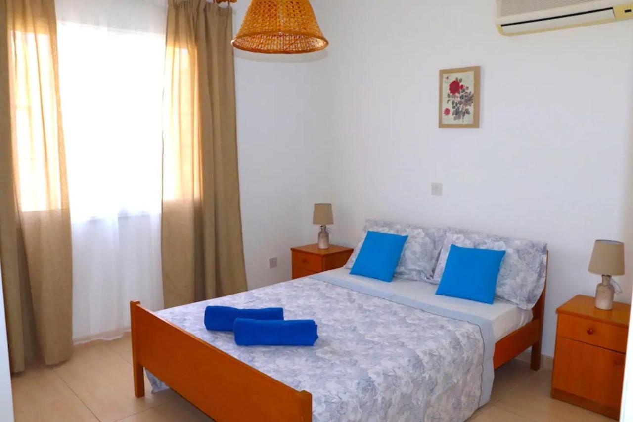 Central 2 Bedroom Apartment In Kato Paphos ภายนอก รูปภาพ