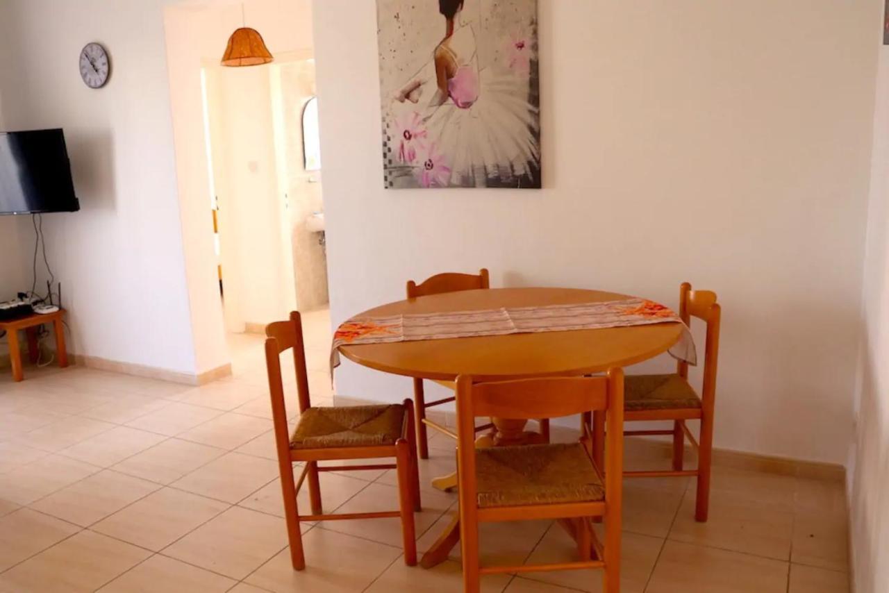 Central 2 Bedroom Apartment In Kato Paphos ภายนอก รูปภาพ