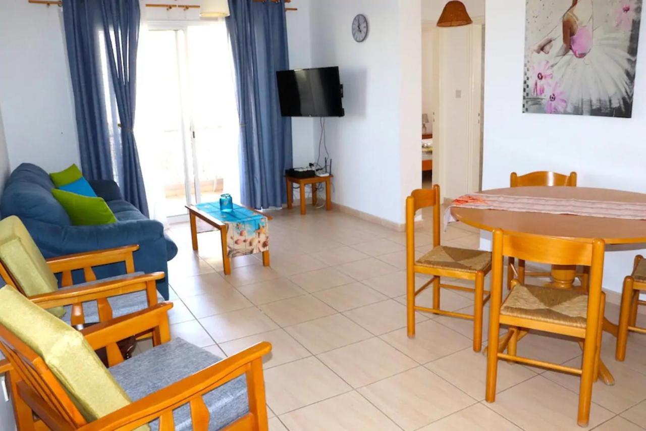 Central 2 Bedroom Apartment In Kato Paphos ภายนอก รูปภาพ