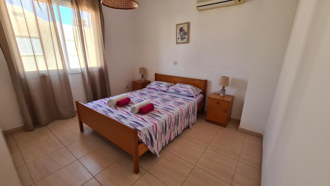 Central 2 Bedroom Apartment In Kato Paphos ภายนอก รูปภาพ