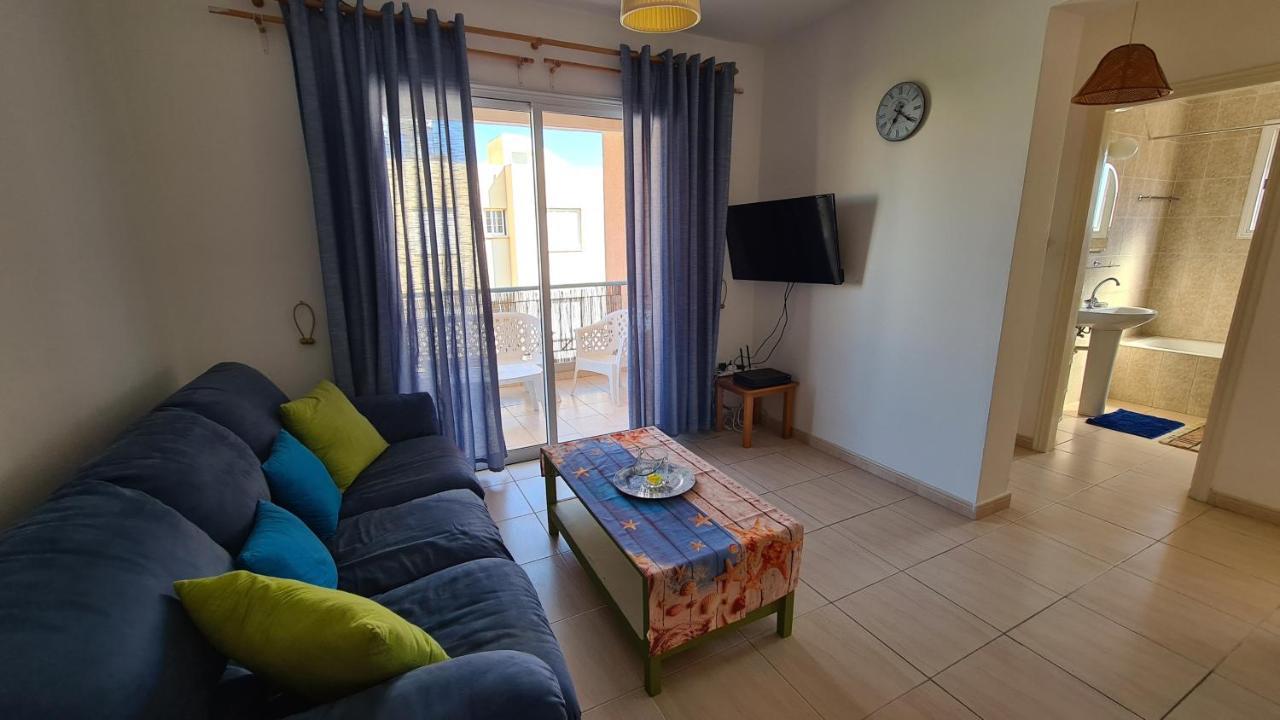 Central 2 Bedroom Apartment In Kato Paphos ภายนอก รูปภาพ