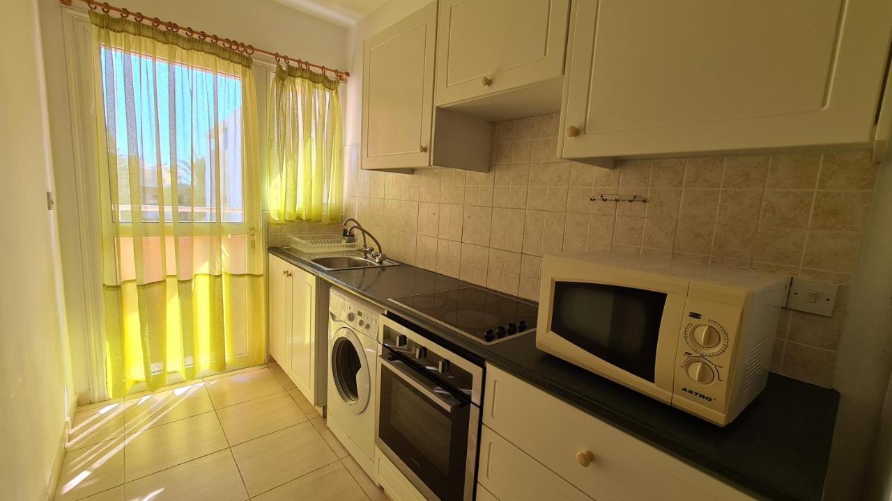 Central 2 Bedroom Apartment In Kato Paphos ภายนอก รูปภาพ